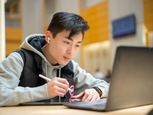 220420_MCPHS_StudentLife_IanMac_016